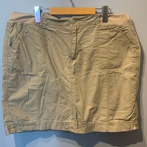 Gloria Vanderbilt Tan Skort